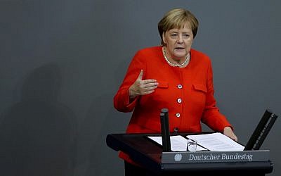 La chancelière allemande Angela Merkel prononce un discours lors d'une séance plénière du Bundestag, le 12 septembre 2018. (AP Photo/Markus Schreiber) La chancelière allemande Angela Merkel prononce un discours lors d'une séance plénière du Bundestag, le 12 septembre 2018. (AP Photo/Markus Schreiber)