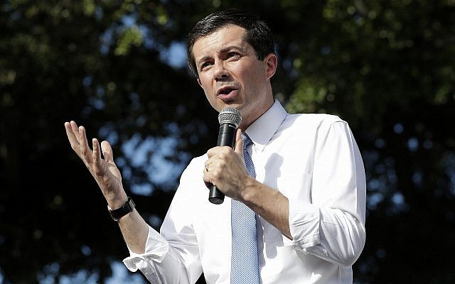 Le candidate démocrate à l'investiture présidentielle Pete Buttigieg, maire de South Bend, lors d'un événement de récolte de fonds à Wynwood Walls, le 20 mai 2019, à Miami. (Crédit : AP Photo/Lynne Sladky)