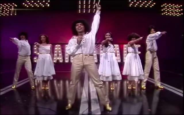 Izhar Cohen et le groupe Alphabeta interprétant la chanson « A-Ba-Ni-Bi » à l’Eurovision 1978, organisée à Paris. (Crédit photo : capture d’écran YouTube / Eurovision)