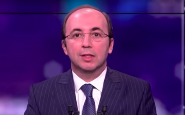 Anas Doukkali, ministre marocain de la Santé, interrogé par la chaine Medi1TV Afrique. (Crédit photo : capture d’écran YouTube / Medi1TV Afrique)
