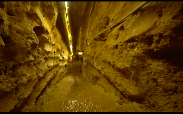 Tsahal dévoile ce qu'il affirme être le plus long tunnel d'attaque transfrontalier creusé par le Hezbollah depuis le Liban vers Israël, le 29 mai 2019. (Tsahal)
