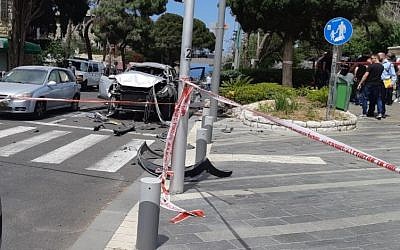 La scène de la voiture piégée apparemment liée à un gang à Haïfa, le 3 mai 2019. (Police israélienne)