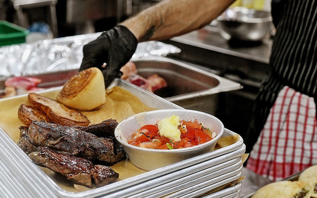 Assiette de viande au restaurant de viande M25 à Tel Aviv. (Ran Biran Ran)