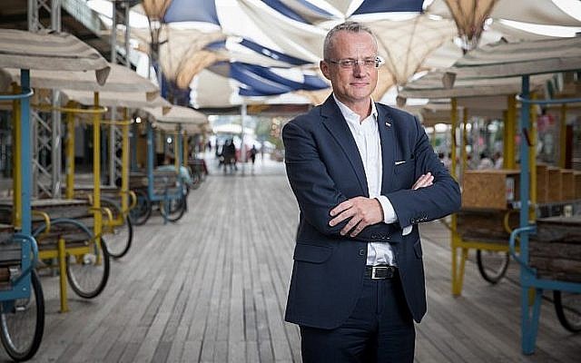 L'ambassadeur de Pologne en Israël, Marek Magierowski, à Jérusalem le 11 octobre 2018. (Crédit : Yonatan Sindel / Flash90)