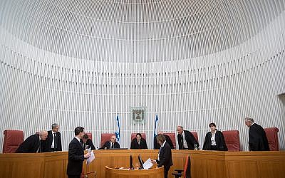 Les juges de la Cour suprême lors d'une audience, le 13 mars 2019. (Yonatan Sindel/Flash90) Les juges de la Cour suprême lors d'une audience, le 13 mars 2019. (Yonatan Sindel/Flash90)