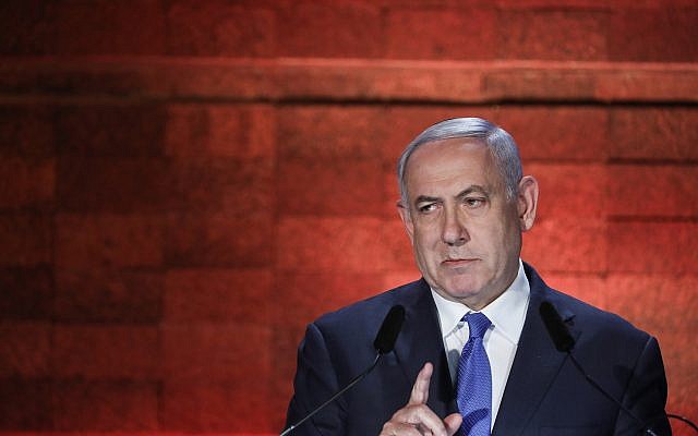 Le Premier ministre Benjamin Netanyahu prend la parole lors d'une cérémonie tenue au mémorial de Yad Vashem à Jérusalem, alors qu'Israël célèbre Yom HaShoah, la Journée annuelle de commémoration de la Shoah, le 1er mai 2019. (Noam Rivkin Fenton/Flash90)