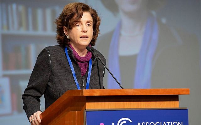 Maud Mandel, présidente du Williams College, lors d'une conférence de l'Association d'études juives à Boston, en décembre 2018. (Crédit : Tim Correira)
