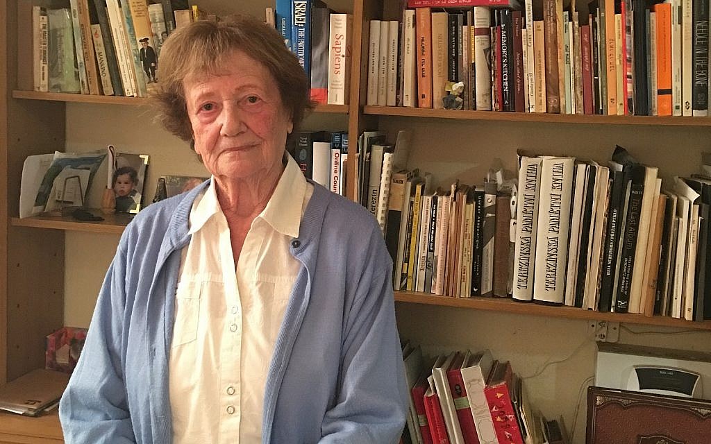 Dita Kraus, survivante d'Auschwitz, numéro 73305, chez elle à Netanya. (Autorisation)