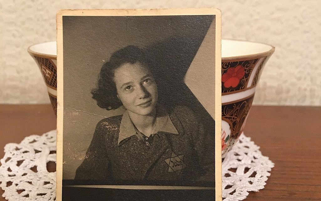 Une photo de la survivante d'Auschwitz, Dita Kraus, enfant, portant une étoile jaune. (Autorisation)