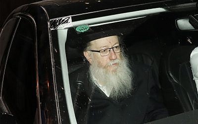 Le vice-ministre de la Santé, Yaakov Litzman, leader du parti religieux Agoudat Israel, arrive à Jérusalem pour une rencontre avec le Premier ministre Benjamin Netanyahu, le 26 mai 2019. (Noam Revkin Fenton/Flash90) Le vice-ministre de la Santé, Yaakov Litzman, leader du parti religieux Agoudat Israel, arrive à Jérusalem pour une rencontre avec le Premier ministre Benjamin Netanyahu, le 26 mai 2019. (Noam Revkin Fenton/Flash90)