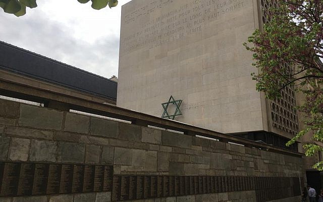 Le mémorial de la Shoah de Paris, le 22 avril 2019. (Crédit : Stéphanie Bitan/Times of Israël)