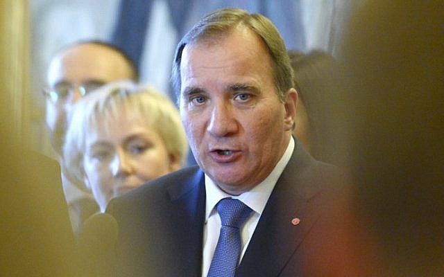 Le nouveau Premier ministre suédois Stefan Lofven s'exprime lors d'une conférence de pesse après sa déclaration gouvernementale au parlement suédois à Stockholm, le 3 octobre 2014. (Crédit photo: AFP/TT News Agency/Janerik Henriksson) Le nouveau Premier ministre suédois Stefan Lofven s'exprime lors d'une conférence de pesse après sa déclaration gouvernementale au parlement suédois à Stockholm, le 3 octobre 2014. (Crédit photo: AFP/TT News Agency/Janerik Henriksson)