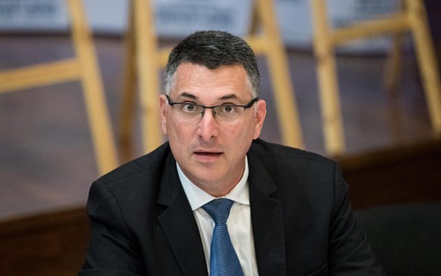 Gideon Saar du Likud lors d'une réunion du parti Likud au Centre héritage Menahcem Begin à Jérusalem le 11 mars 2019. (Yonatan Sindel/Flash90) Gideon Saar du Likud lors d'une réunion du parti Likud au Centre héritage Menahcem Begin à Jérusalem le 11 mars 2019. (Yonatan Sindel/Flash90)