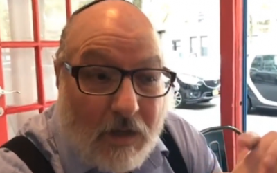 Jonathan Pollard donne une interview à la Douzième chaîne, le 21 mai 2019. (Crédit : capture d'écran Douzième chaîne)