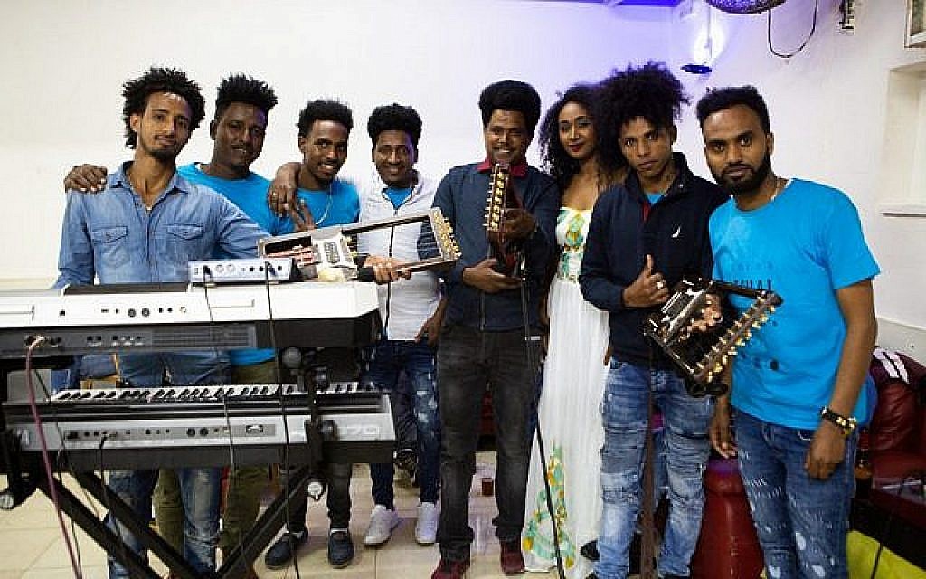 Le groupe de musique intervenant dans les mariages érythréens Koaliban. (Crédit : Dafna Talmon)