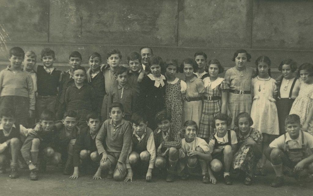4 septembre 1938 : "Dernière photo de classe". Gisela Kleinermann, 10 ans, en haut à droite, devait rapidement dire adieu à ses camarades de l'école juive de Dresden (que les enfants juifs étaient dans l'obligation de fréquenter après avoir été interdits dans les écoles allemandes). Elle allait vite émigrer aux Etats-Unis (Autorisation : Institut Leo Baeck – New York | Berlin)