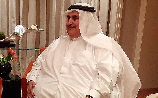 Le ministre bahreïni des Affaires étrangères Khalid bin Ahmed Al Khalifa s'entretient avec le "Times of Israel" en marge de l'atelier Peace to Prosperity à Manama, Bahreïn, le 26 juin 2019. (Raphael Ahren/Times of Israel) Le ministre bahreïni des Affaires étrangères Khalid bin Ahmed Al Khalifa s'entretient avec le "Times of Israel" en marge de l'atelier Peace to Prosperity à Manama, Bahreïn, le 26 juin 2019. (Raphael Ahren/Times of Israel)
