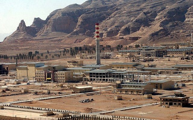L'usine de conversion d'uranium iranienne située près d'Isfahan, le 30 mars 2005 (Crédit : AP/Vahid Salemi) L'usine de conversion d'uranium iranienne située près d'Isfahan, le 30 mars 2005 (Crédit : AP/Vahid Salemi)