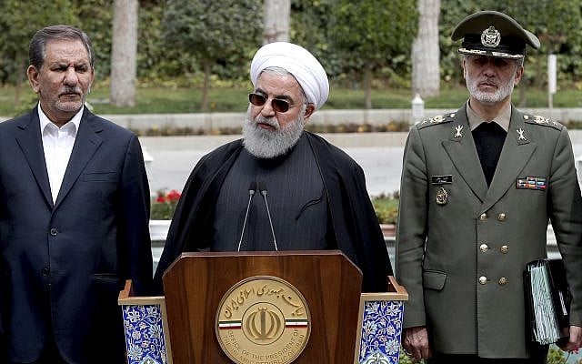 Le président Hassan Rouhani, au centre, durant une conférence de presse après une réunion du cabinet, avec le vice-président Eshaq Jahangiri, à gauche, et le ministre de la Défense, le général Amir Hatami à Téhéran, le 18 mars 2019. (Crédit : Présidence iranienne via AP) Le président Hassan Rouhani, au centre, durant une conférence de presse après une réunion du cabinet, avec le vice-président Eshaq Jahangiri, à gauche, et le ministre de la Défense, le général Amir Hatami à Téhéran, le 18 mars 2019. (Crédit : Présidence iranienne via AP)