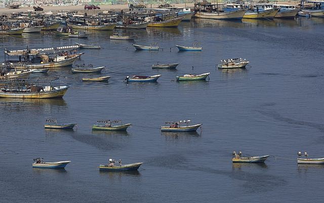 Les bateaux des pêcheurs palestiniens dans le port de Gaza à Gaza City, le 13 juin 2019 (Crédit : AP/Hatem Moussa) Les bateaux des pêcheurs palestiniens dans le port de Gaza à Gaza City, le 13 juin 2019 (Crédit : AP/Hatem Moussa)