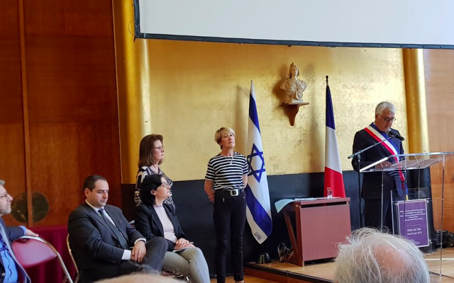 Pierre-Christophe Baguet, le maire de Boulogne-Billancourt (Hauts-de-Seine), lors de la cérémonie à la mémoire de Pierre Delbos, qui s’est vu décerner le titre de Juste parmi les nations, le 6 juin 2019. (Crédit photo : YadVashemFrance / Twitter)