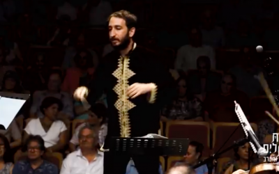 Capture d'écran d'une vidéo d'un concert de Tom Cohen. (Crédit : YouTube)