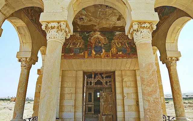 Le monastère roumain, le dernier bâtiment de l'église du pays des monastères/Qasr al-Yahoud à être déminé, sur une photo publiée par le ministère de la Défense le 20 juin 2019. (Avec l'aimable autorisation du ministère de la Défense) Le monastère roumain, le dernier bâtiment de l'église du pays des monastères/Qasr al-Yahoud à être déminé, sur une photo publiée par le ministère de la Défense le 20 juin 2019. (Avec l'aimable autorisation du ministère de la Défense)