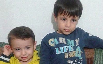 Cette photo prêtée par Tima Kurdi montre Aylan Kurdi, à gauche, et son frère Galib Kurdi (Autorisation : Tima Kurdi /The Canadian Press via AP)