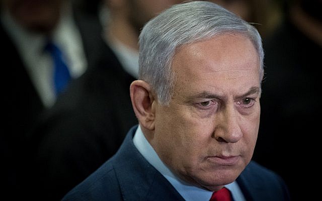 Le Premier ministre Benjamin Netanyahu s'adresse aux médias à la Knesset à Jérusalem le 29 mai 2019, après avoir été contraint de dissoudre le Parlement et de convoquer de nouvelles élections (Crédit : Yonatan Sindel / Flash90). Le Premier ministre Benjamin Netanyahu s'adresse aux médias à la Knesset à Jérusalem le 29 mai 2019, après avoir été contraint de dissoudre le Parlement et de convoquer de nouvelles élections (Crédit : Yonatan Sindel / Flash90).