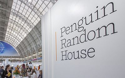 La maison d'édition Penguin Random House UK a annoncé qu'elle n'imprimera plus le livre de Pedro Baños 'How They Rule the World: The 22 Secret Strategies of Global Power,", qui parle de la famille Rothschild  (Crédit : Sam Mellish/In Pictures via Getty Images via JTA)