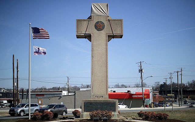 Une "croix de la paix" de 12 mètres de haut dans le Maryland en hommage aux soldats de la Première Guerre mondiale. (Chip Somodevilla/Getty Images) Une "croix de la paix" de 12 mètres de haut dans le Maryland en hommage aux soldats de la Première Guerre mondiale. (Chip Somodevilla/Getty Images)