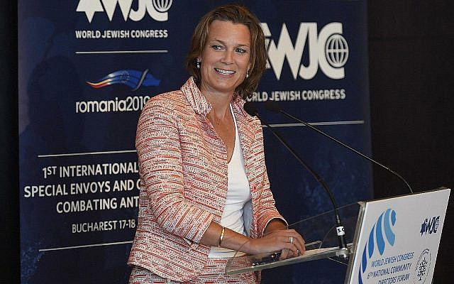 Katharina von Schnurbein prend la parole lors d'une conférence des envoyés contre l'antisémitisme à Bucarest, Roumanie, le 17 juin 2019. (Shahar Azran/Congrès juif mondial via JTA) Katharina von Schnurbein prend la parole lors d'une conférence des envoyés contre l'antisémitisme à Bucarest, Roumanie, le 17 juin 2019. (Shahar Azran/Congrès juif mondial via JTA)