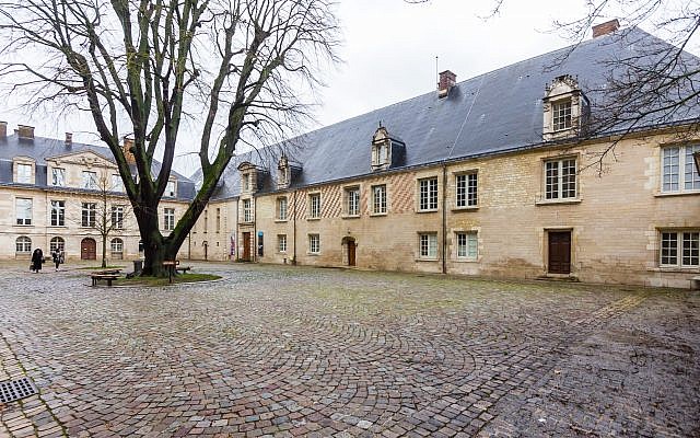 Le musée d'art moderne de Troyes. (Crédit : Raymond/CC BY-SA 4.0 via Wikimedia Commons) Le musée d'art moderne de Troyes. (Crédit : Raymond/CC BY-SA 4.0 via Wikimedia Commons)