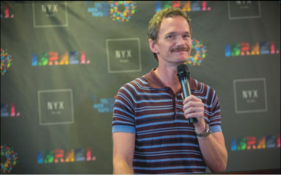 L'acteur Neil Patrick Harris, ambassadeur international de la Gay Pride 2019 à Tel Aviv, le 13 juin 2019 (Crédit : Municipalité de Tel Aviv)