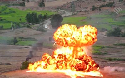 Un village iranien simule le bombardement d'Israël et de la Maison Blanche, dans un documentaire diffusé le 1er juin 2019. (Crédit : capture d'écran MEMRI)