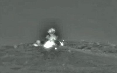Une frappe de l'armée israélienne touche des cibles militaires, le 1er juin 2019 (Crédit : Unité du porte-parole de l'armée israélienne)