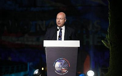 L'envoyé américain Jason Greenblatt parle au forum Israel Hayom de Jérusalem, le 27 juin 2019 (Crédit : Gideon Markovitz)