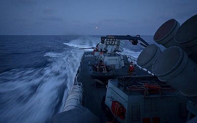 Un navire de la marine israélienne participe à un exercice militaire d'envergure contre le groupe terroriste du Hezbollah, au Liban, en juin 2019. (Crédit : armée israélienne) Un navire de la marine israélienne participe à un exercice militaire d'envergure contre le groupe terroriste du Hezbollah, au Liban, en juin 2019. (Crédit : armée israélienne)