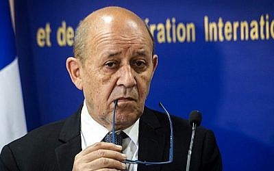 Le ministre français des Affaires étrangères, Jean-Yves Le Drian, donne une conférence de presse avec son homologue marocain à Rabat le 8 juin 2019. (Crédit : FADEL SENNA / AFP) Le ministre français des Affaires étrangères, Jean-Yves Le Drian, donne une conférence de presse avec son homologue marocain à Rabat le 8 juin 2019. (Crédit : FADEL SENNA / AFP)