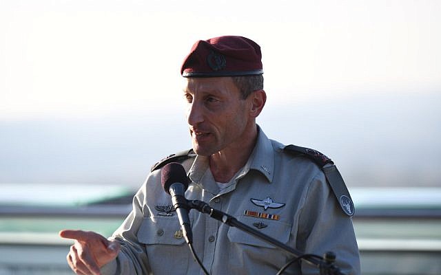 Le chef du commandement du nord de l'Armée, Amir Baram, s'exprime à une cérémonie en mémoire de la Deuxième guerre du Liban, le 11 juin 2019. (Crédit : Tsahal) Le chef du commandement du nord de l'Armée, Amir Baram, s'exprime à une cérémonie en mémoire de la Deuxième guerre du Liban, le 11 juin 2019. (Crédit : Tsahal)