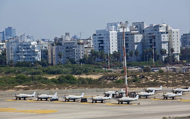 Une vue de l'aéroport Sde Dov à Tel Aviv, le 11 octobre 2013. (Crédit photo : Moshe Shai/Flash90) Une vue de l'aéroport Sde Dov à Tel Aviv, le 11 octobre 2013. (Crédit photo : Moshe Shai/Flash90)