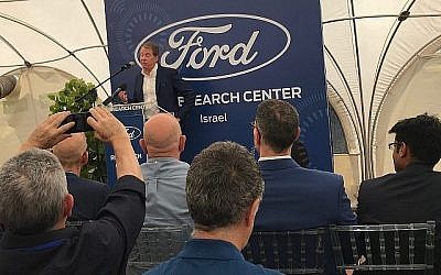 Bill Ford s'exprime à l'ouverture du Centre de recherche de Ford à Tel Aviv, el 12 juin 2019. (Shoshanna Solomon/Times of Israël)