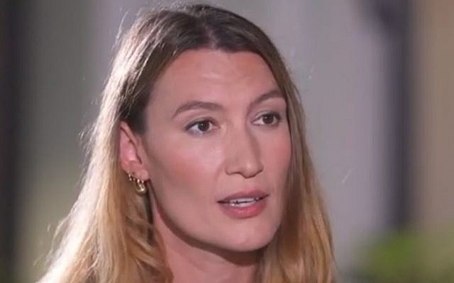 Stella Penn Pechanac, l'agent de Black Cube qui a trompé l'actrice Rose McGowan, une des accusatrices d'Harvey Weinstein, dans une tentative d'étouffer les accusations d'agressions sexuelles. (Capture d'écran : Douzième chaîne) Stella Penn Pechanac, l'agent de Black Cube qui a trompé l'actrice Rose McGowan, une des accusatrices d'Harvey Weinstein, dans une tentative d'étouffer les accusations d'agressions sexuelles. (Capture d'écran : Douzième chaîne)