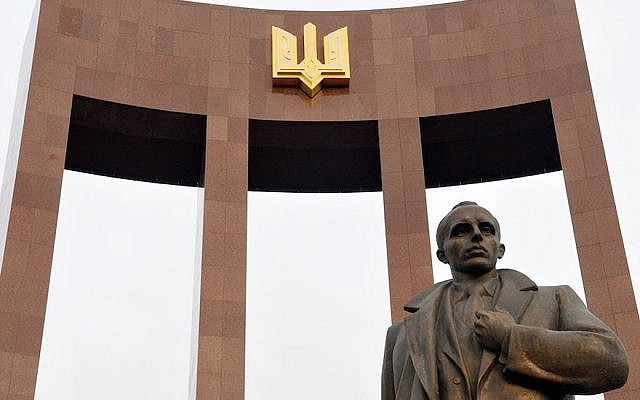 Statue de Stepan Bandera à Lviv, Ukraine, septembre 2014. (Avec l'aimable autorisation d'Andrey Syasko/via JTA)