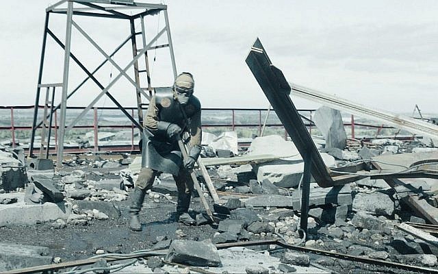 Image d'un "liquidateur" de la nouvelle mini-série HBO "Tchernobyl". (Liam Daniel/HBO) Image d'un "liquidateur" de la nouvelle mini-série HBO "Tchernobyl". (Liam Daniel/HBO)