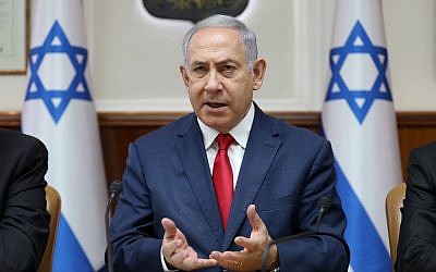 Le Premier ministre Benjamin Netanyahu préside une réunion du cabinet à Jérusalem, le 7 juillet 2019. (Crédit : ABIR SULTAN / POOL / AFP)