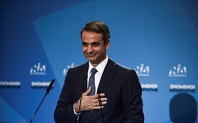 Kyriakos Mitsotakis, le Premier ministre grec nouvellement élu et chef du parti conservateur, lors de sa première déclaration après les résultats officiels des élections, au siège du parti à Athènes, le 7 juillet 2019. (Crédit photo : ANGELOS TZORTZINIS / AFP)
