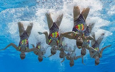 L'équipe d'Israël de natation synchronisée lors des championnats du monde de natation 2019 de Gwangju, en Corée du Sud, le 14 juillet 2019. (Crédit : François-Xavier MARIT / AFP)