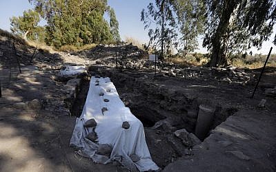 Vue d'un site de fouilles archéologiques qui serait le lieu d'un village biblique qui aurait été celui de Saint-Pierre, près du lac de Tibériade, dans le nord d'Israël, le 6 août 2017 (Crédit : MENAHEM KAHANA / AFP) Vue d'un site de fouilles archéologiques qui serait le lieu d'un village biblique qui aurait été celui de Saint-Pierre, près du lac de Tibériade, dans le nord d'Israël, le 6 août 2017 (Crédit : MENAHEM KAHANA / AFP)