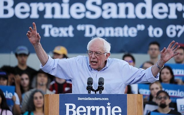 Le candidat démocrate à la présidence et sénateur américain Bernie Sanders (indépendant du Vermont) prend la parole lors d'un rassemblement électoral le 26 juillet 2019 à Santa Monica, Californie. (Mario Tama/Getty Images/AFP) Le candidat démocrate à la présidence et sénateur américain Bernie Sanders (indépendant du Vermont) prend la parole lors d'un rassemblement électoral le 26 juillet 2019 à Santa Monica, Californie. (Mario Tama/Getty Images/AFP)